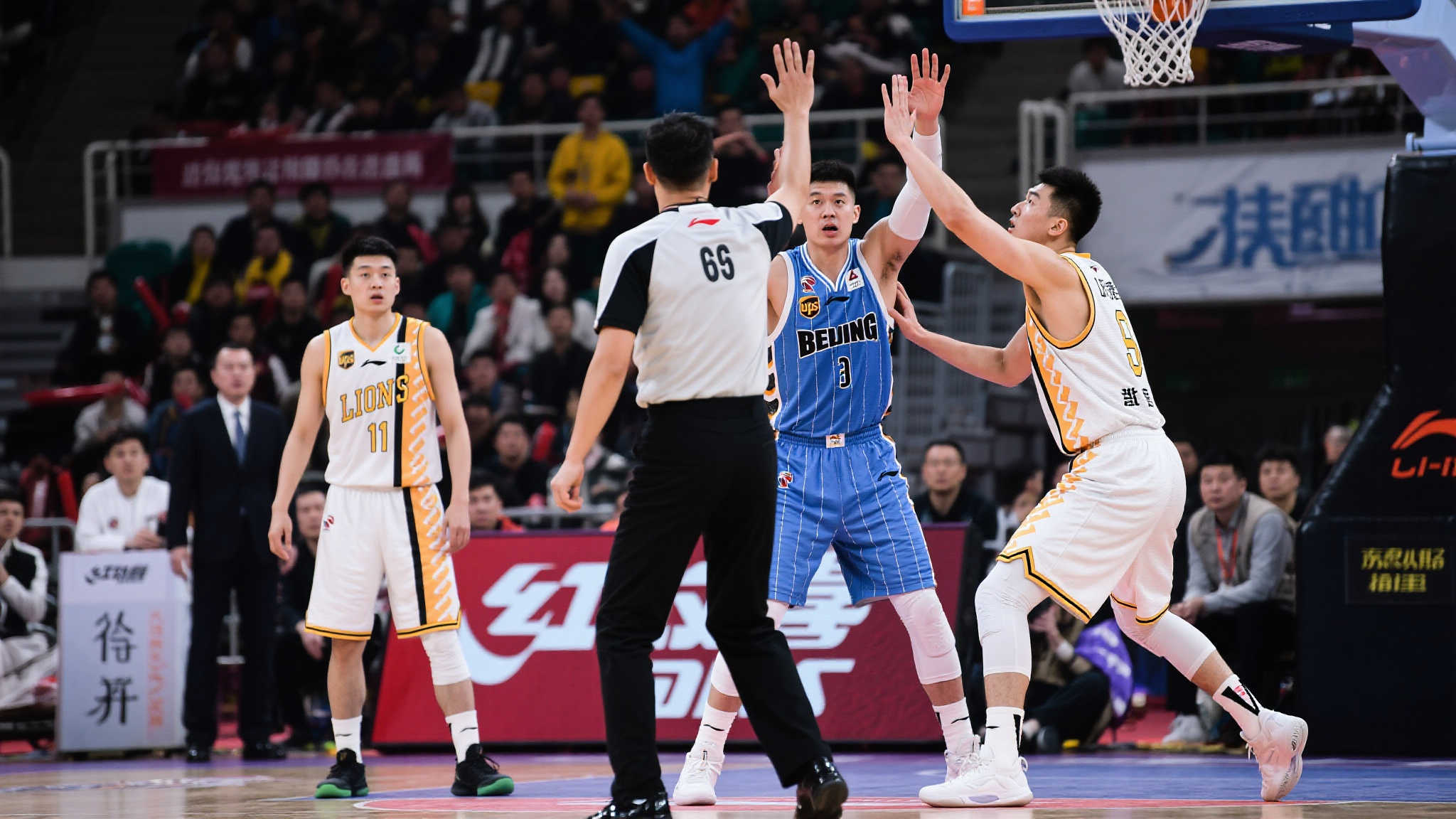 北京广厦比赛情绪激化：裁判控场不足与判罚失准成关键因素