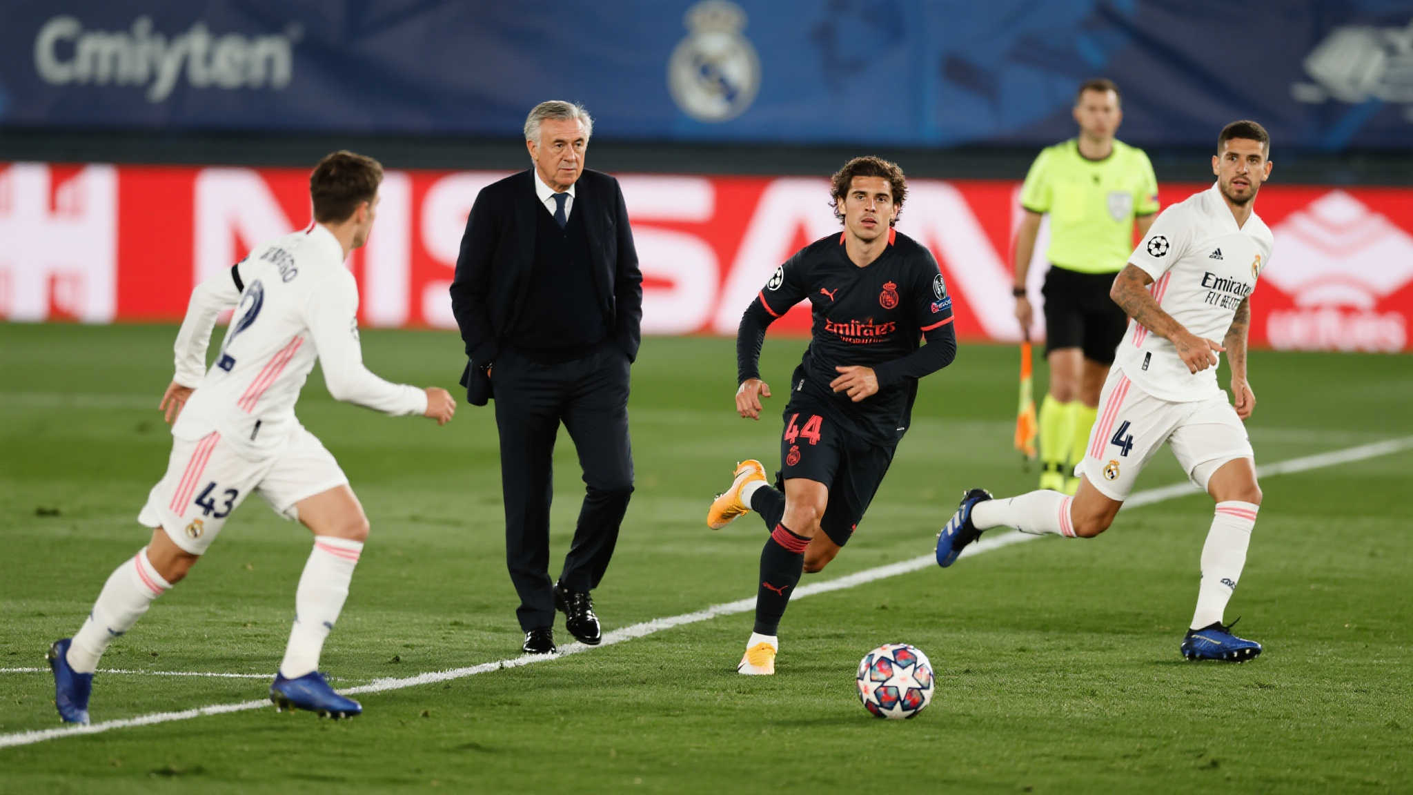 回顾整场表现，不得不谈及教练安切洛蒂的实时调整能力